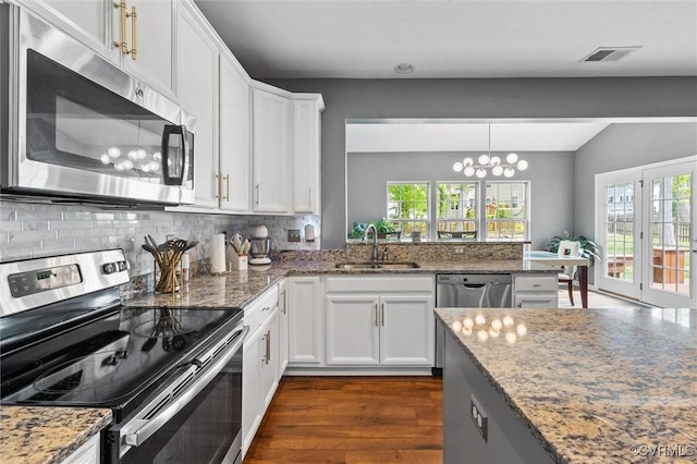 kitchen with visible vents, plenty of natural light, a chandelier, a sink, and appliances with stainless steel finishes
