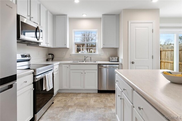 4334 Kidsgrove Rd, Henrico, VA 23231 - kitchen featuring appliances with stainless steel finishes, a sink, recessed lighting, light countertops, and healthy amount of natural light