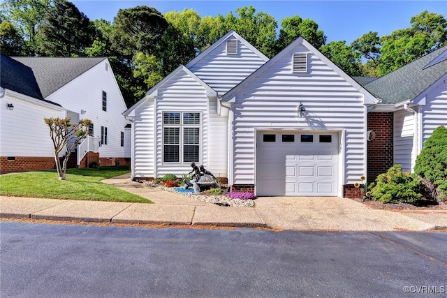 view of front facade with a garage and aphalt driveway