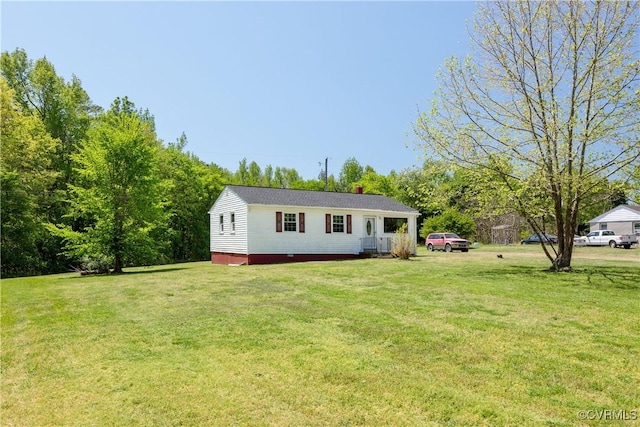 view of front of home with a front lawn