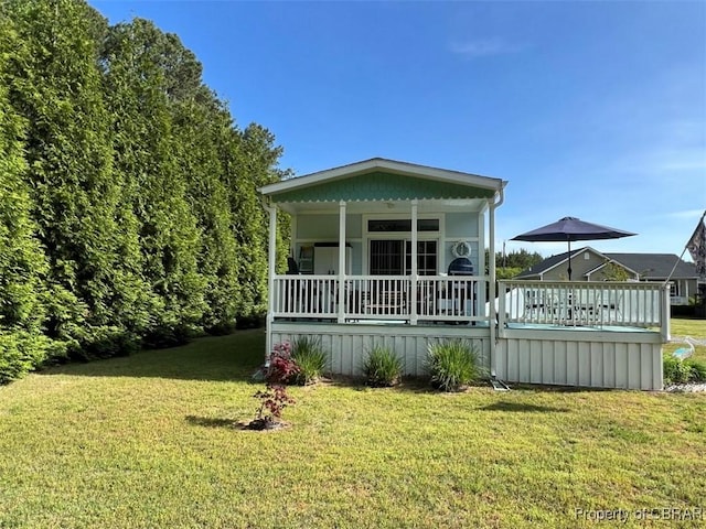 view of front of house with covered porch and a front yard