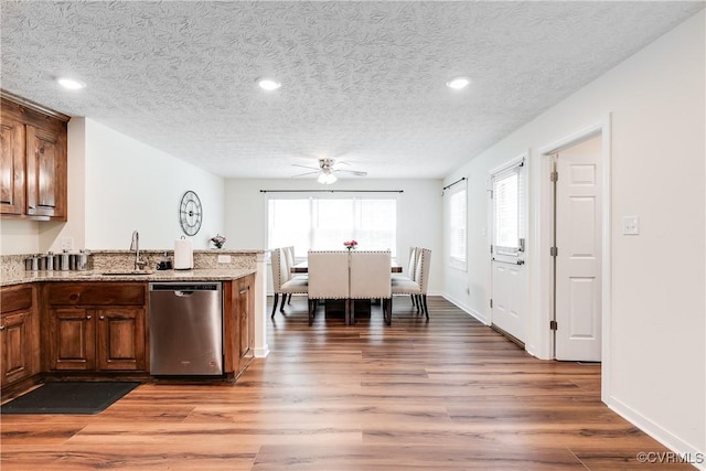 4721 Red Coach Ln, Sandston, VA 23150 - kitchen featuring stainless steel dishwasher, a sink, a ceiling fan, a peninsula, and a textured ceiling