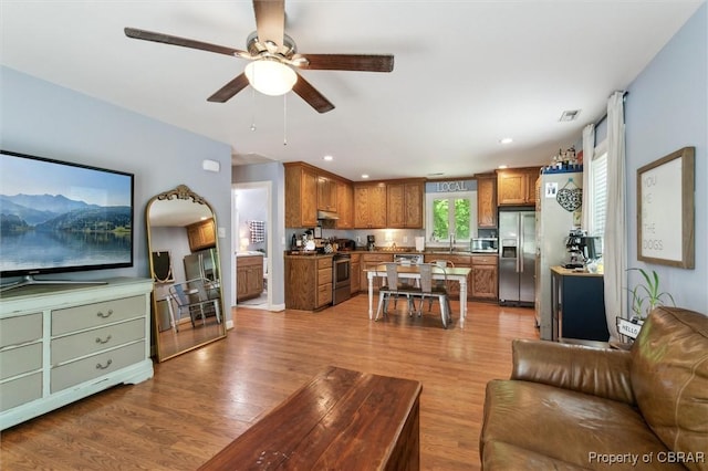 living area with visible vents, a ceiling fan, wood finished floors, and recessed lighting