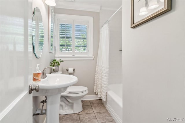 full bathroom featuring toilet, baseboards, shower / tub combo with curtain, ornamental molding, and tile patterned floors