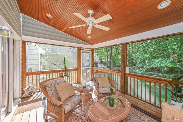 sunroom / solarium featuring ceiling fan