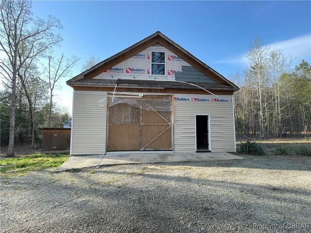 view of front of home with an outbuilding