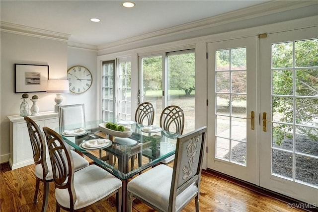 dining room featuring a healthy amount of sunlight, recessed lighting, crown molding, and light wood-type flooring