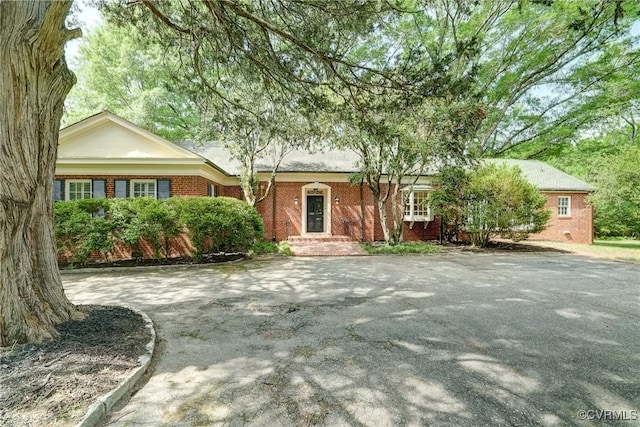 ranch-style house featuring brick siding