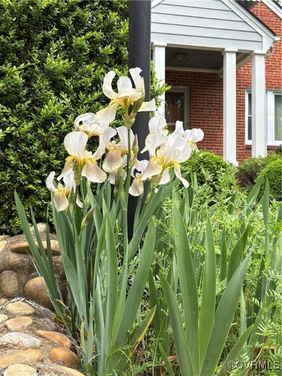 102 Norman Dr, Henrico, VA 23227 - details featuring brick siding