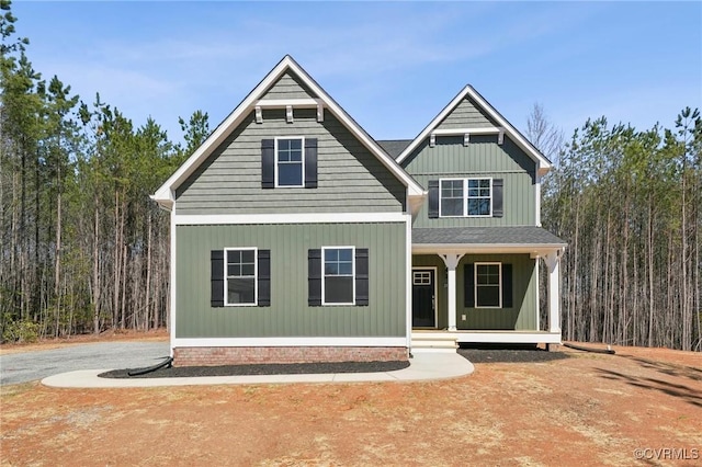 craftsman-style home with a porch