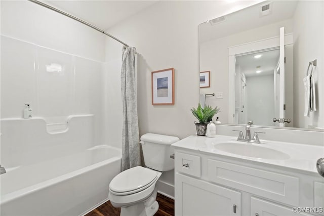 full bath featuring toilet, visible vents, wood finished floors, and shower / tub combo with curtain