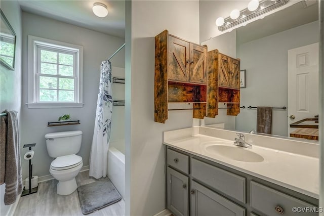 bathroom with toilet, baseboards, vanity, and shower / bath combination with curtain