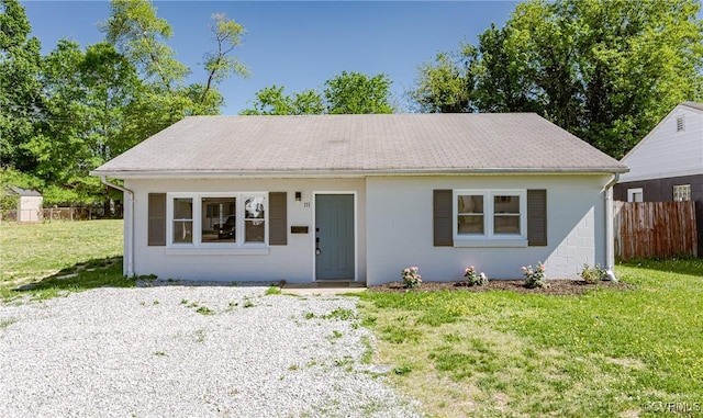 view of front of house with fence and a front lawn