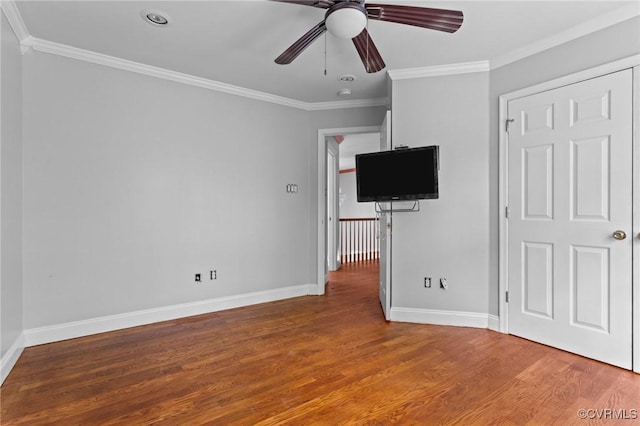 unfurnished living room with wood finished floors, baseboards, a ceiling fan, and ornamental molding