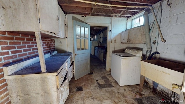 laundry room with a sink, cabinet space, and washer / clothes dryer