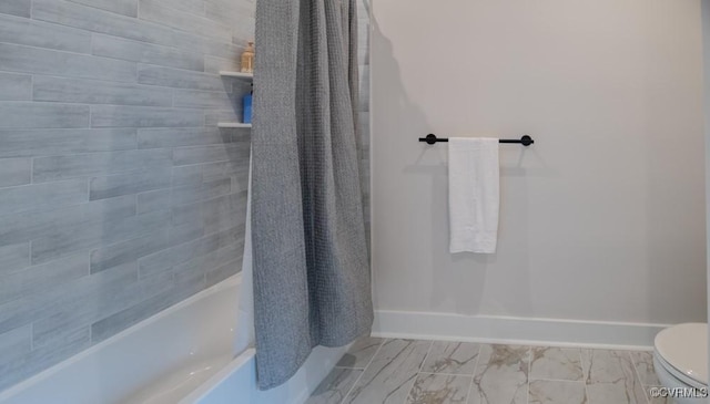 4629 Butte Rd, Richmond, VA 23235 - full bath featuring toilet, shower / tub combo with curtain, baseboards, and marble look tiles