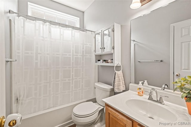 921 Hanson Dr, Newport News, VA 23602 - full bathroom featuring vanity, shower / bath combination with curtain, and toilet