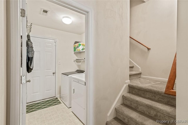 921 Hanson Dr, Newport News, VA 23602 - laundry area with baseboards, laundry area, washing machine and dryer, and visible vents