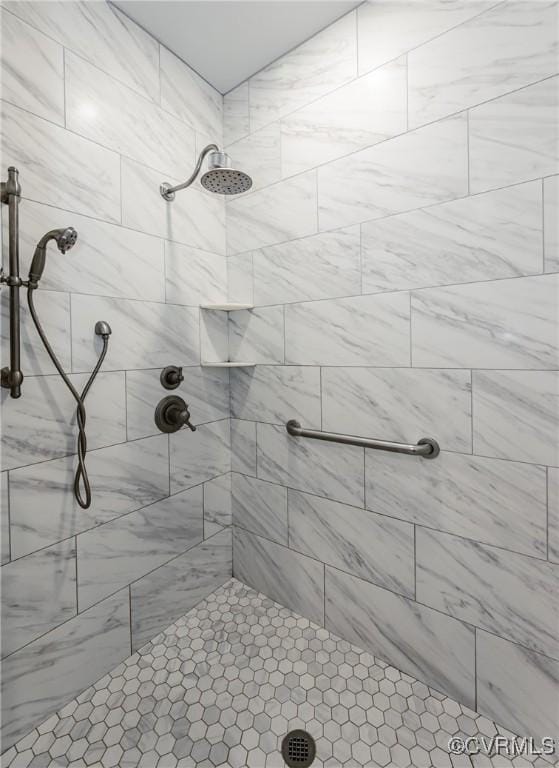 7585 Sedge Dr, New Kent, VA 23124 - full bathroom featuring tiled shower