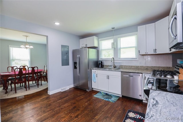 kitchen with visible vents, dark wood-style floors, plenty of natural light, a sink, and appliances with stainless steel finishes