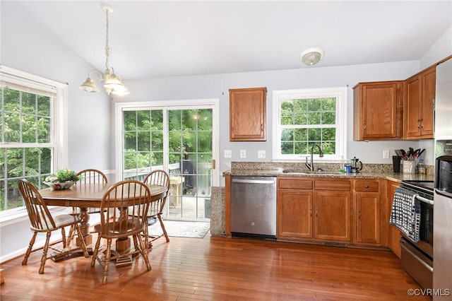 608 Southampton Dr, Ruther Glen, VA 22546 - kitchen featuring appliances with stainless steel finishes, a sink, brown cabinets, a chandelier, and wood finished floors
