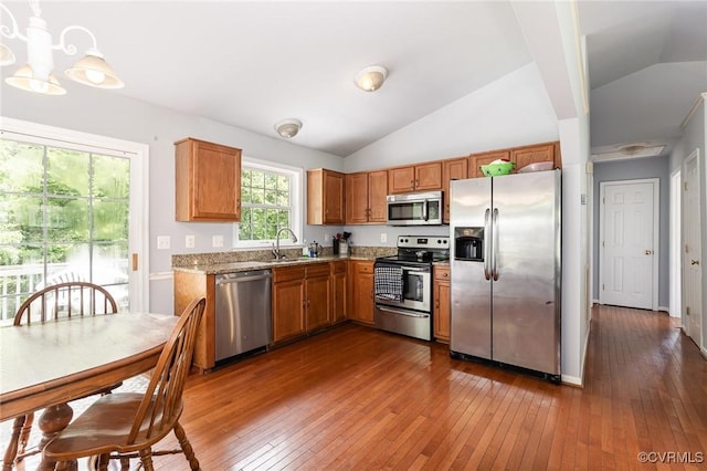 608 Southampton Dr, Ruther Glen, VA 22546 - kitchen with stainless steel appliances, lofted ceiling, a sink, wood-type flooring, and brown cabinetry