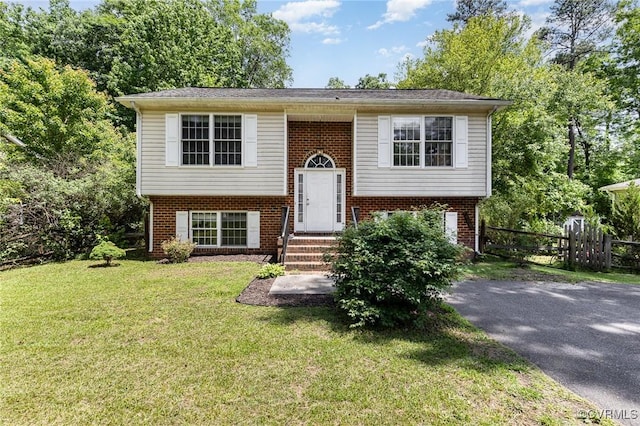 608 Southampton Dr, Ruther Glen, VA 22546 - raised ranch featuring brick siding