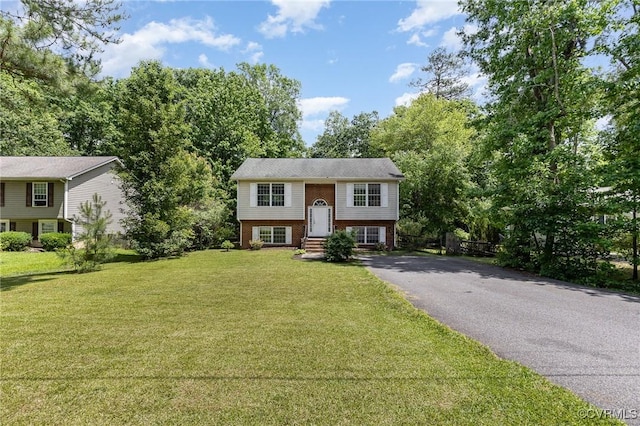 608 Southampton Dr, Ruther Glen, VA 22546 - raised ranch with brick siding, driveway, and a front yard