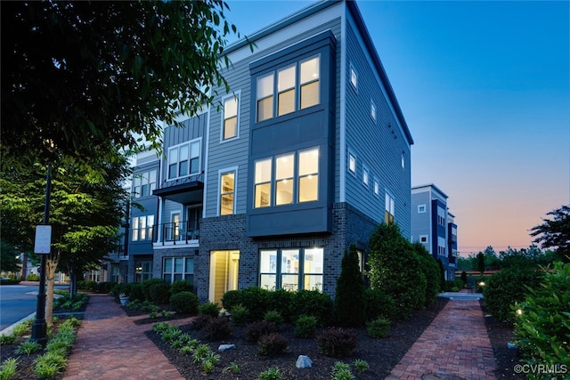 view of front of property featuring brick siding