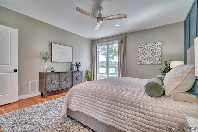 bedroom featuring a ceiling fan, visible vents, wood finished floors, baseboards, and recessed lighting