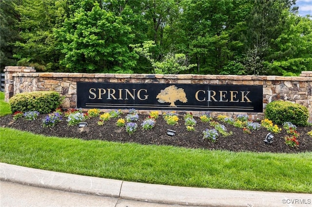 view of community / neighborhood sign