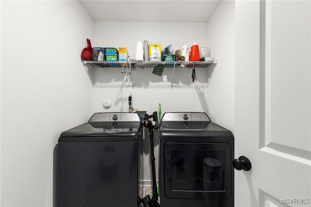 10001 Craftsbury Dr, Midlothian, VA 22312 - laundry room with washer and dryer