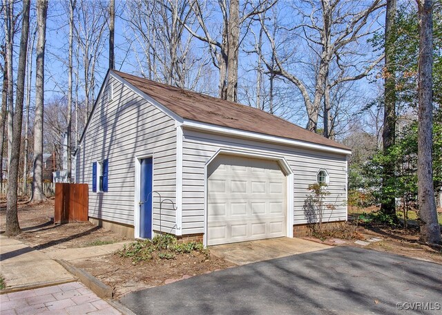 view of detached garage
