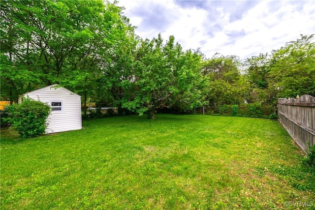 6503 W Grace St, Henrico, VA 23226 - view of yard featuring a storage shed