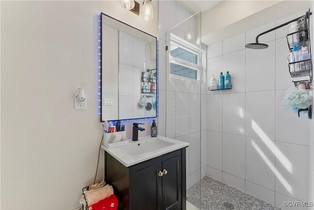 full bath with tiled shower and vanity