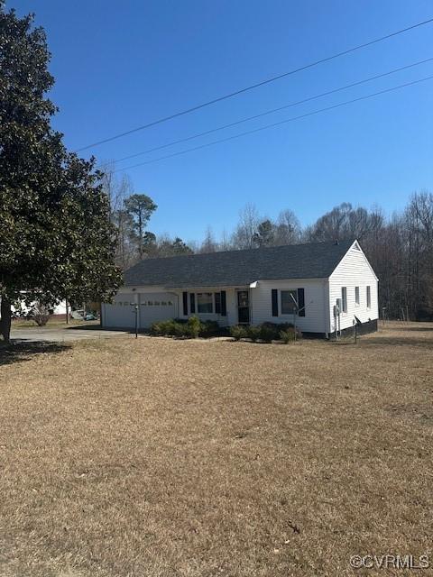 2789 Sussex Dr, Emporia, VA 23847 - single story home featuring a garage