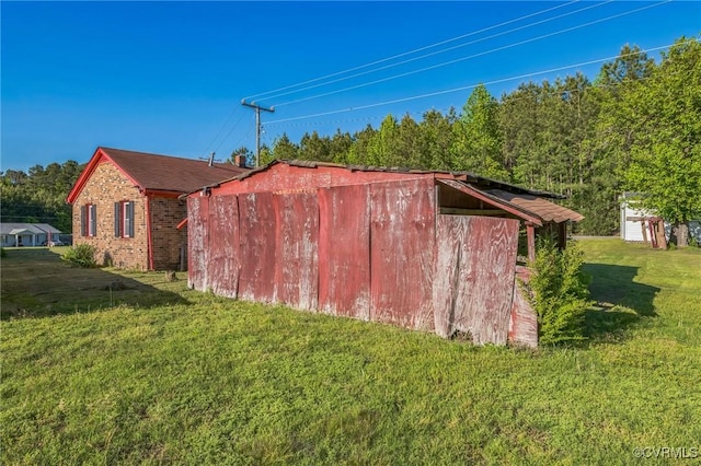 view of outdoor structure featuring an outbuilding
