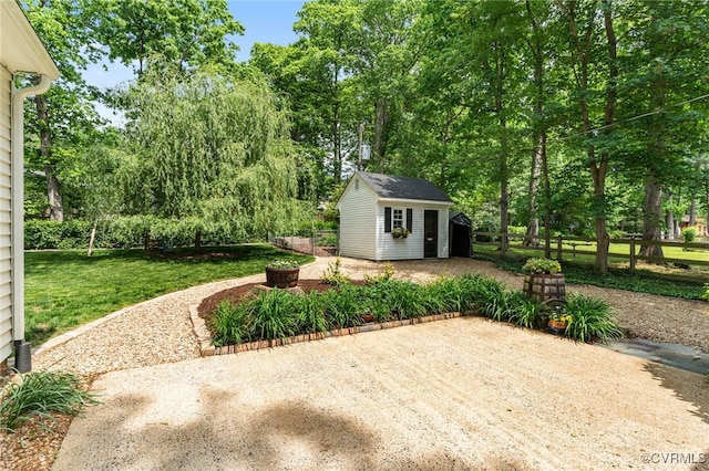 view of yard featuring fence, an outdoor structure, and a patio area