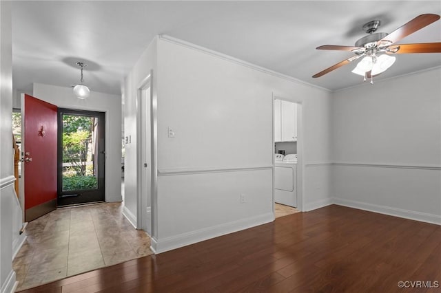 entryway featuring light wood-style floors, baseboards, ceiling fan, and independent washer and dryer
