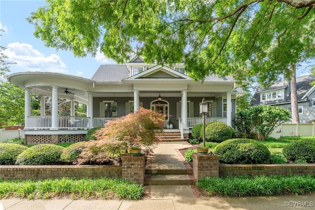 view of front of property featuring a porch and a ceiling fan