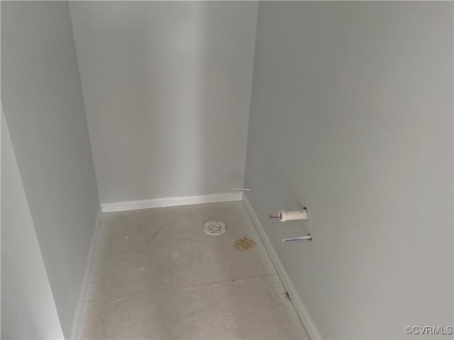 bathroom featuring baseboards and concrete floors