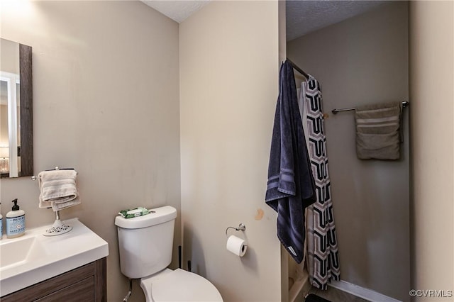 bathroom with a shower with curtain, toilet, and vanity