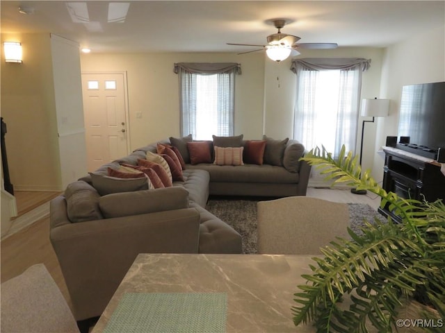 1632 Chestnut Park Ln, Richmond, VA 23222 - living area featuring ceiling fan and a healthy amount of sunlight