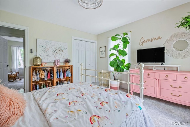 bedroom featuring carpet flooring and a closet