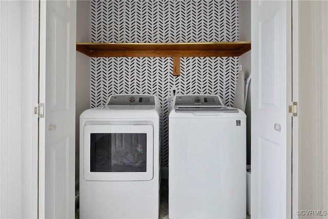 washroom with laundry area and washing machine and dryer