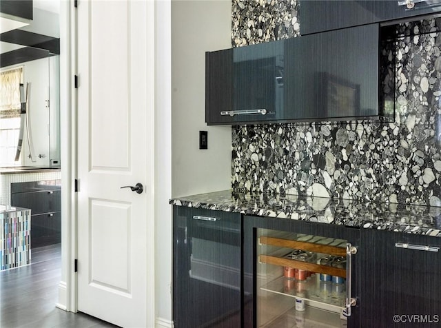 bar with beverage cooler and decorative backsplash