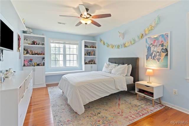 bedroom featuring light wood-style flooring and a ceiling fan
