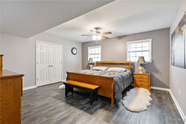 bedroom with wood finished floors, baseboards, a ceiling fan, and a closet