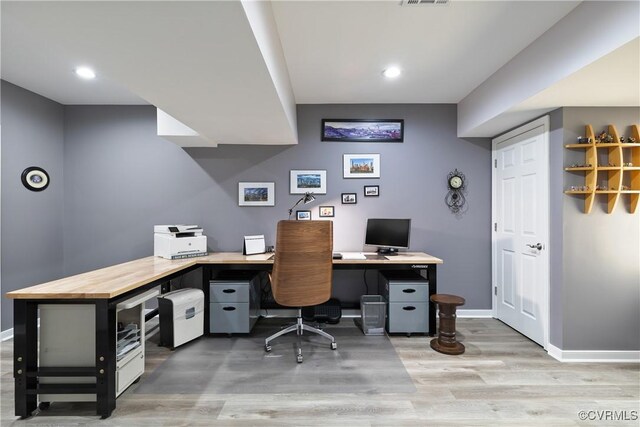 office area featuring light wood finished floors, baseboards, and recessed lighting