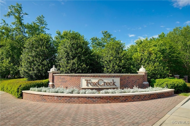 view of community / neighborhood sign